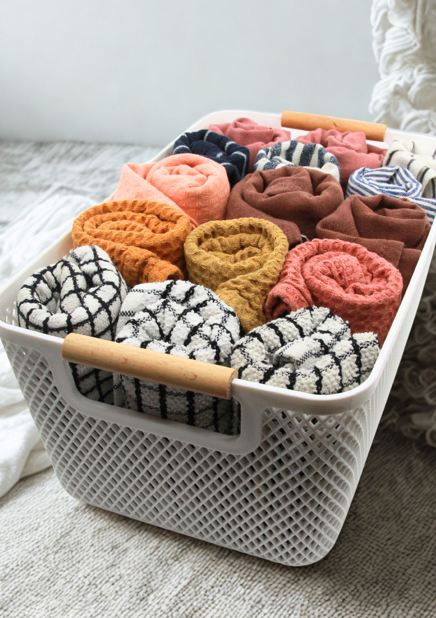 Multifunktionaler Kunststoff-Aufbewahrungskorb mit Holzgriffen "Anja"